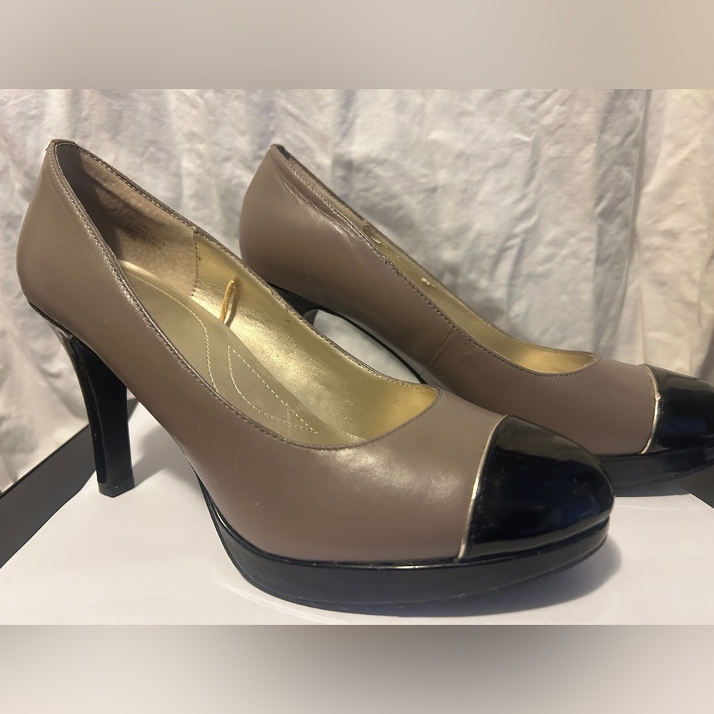 Tahari Grey/Tan & Black Two Tone Size 10 Leather Heels